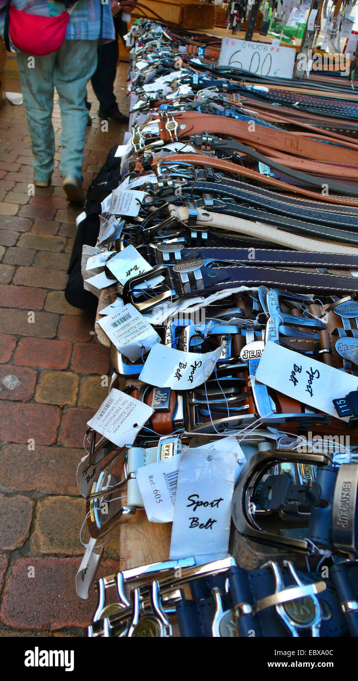 zahlreiche Bänder auf einem Wochenmarkt, Alcudia, Mallorca, Balearen, Spanien Stockfoto