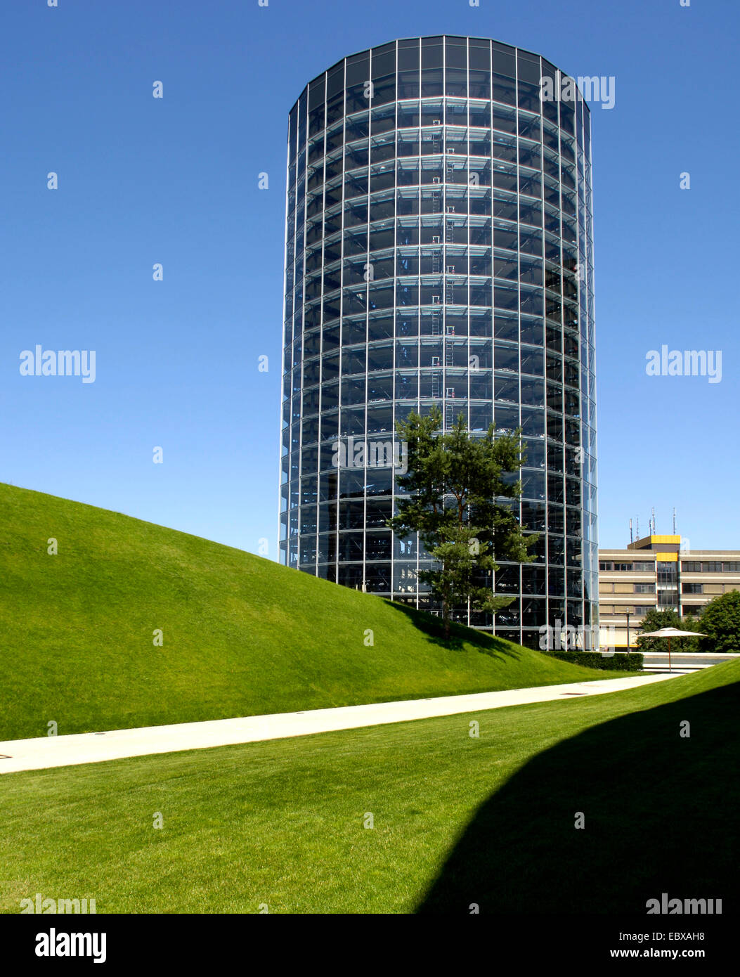 Runde Gebäude in der Autostadt Wolfsburg, Deutschland, Niedersachsen, Wolfsburg Stockfoto