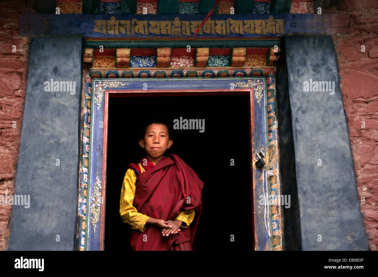 Buddhistischer Monch Im Trandruk Tempel Der Von Konig Songtsen