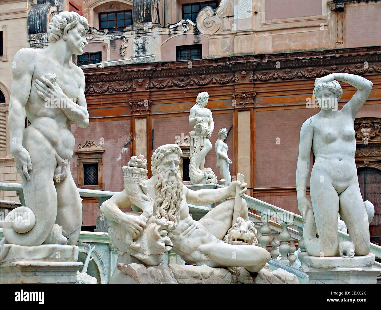 Marmorstatuen auf die Fontana Pretoria Brunnen in Palermo, Italien Stockfoto