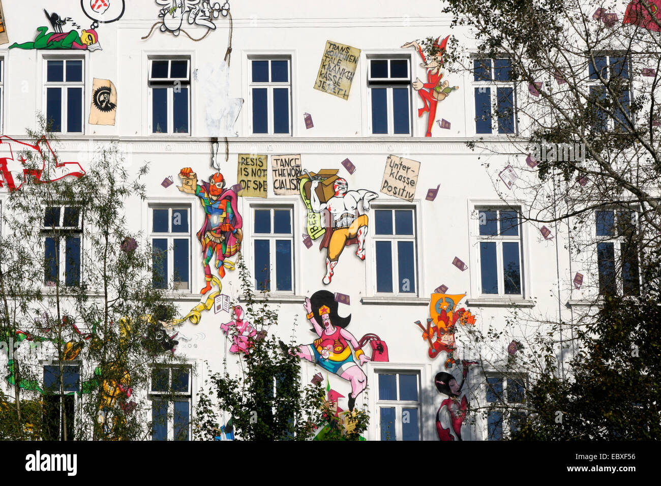 Wandmalereien in Verkleidung des Schulgebäudes, Hamburg Stockfoto