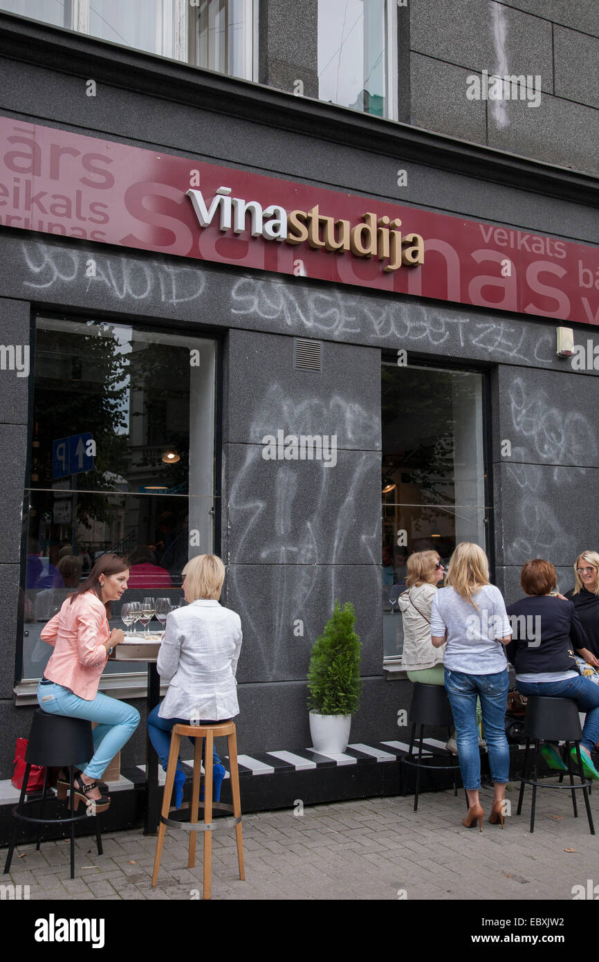 Vina Studija Weinbars &amp; Weinstuben, Elizabetes Street, Riga, Lettland Stockfoto