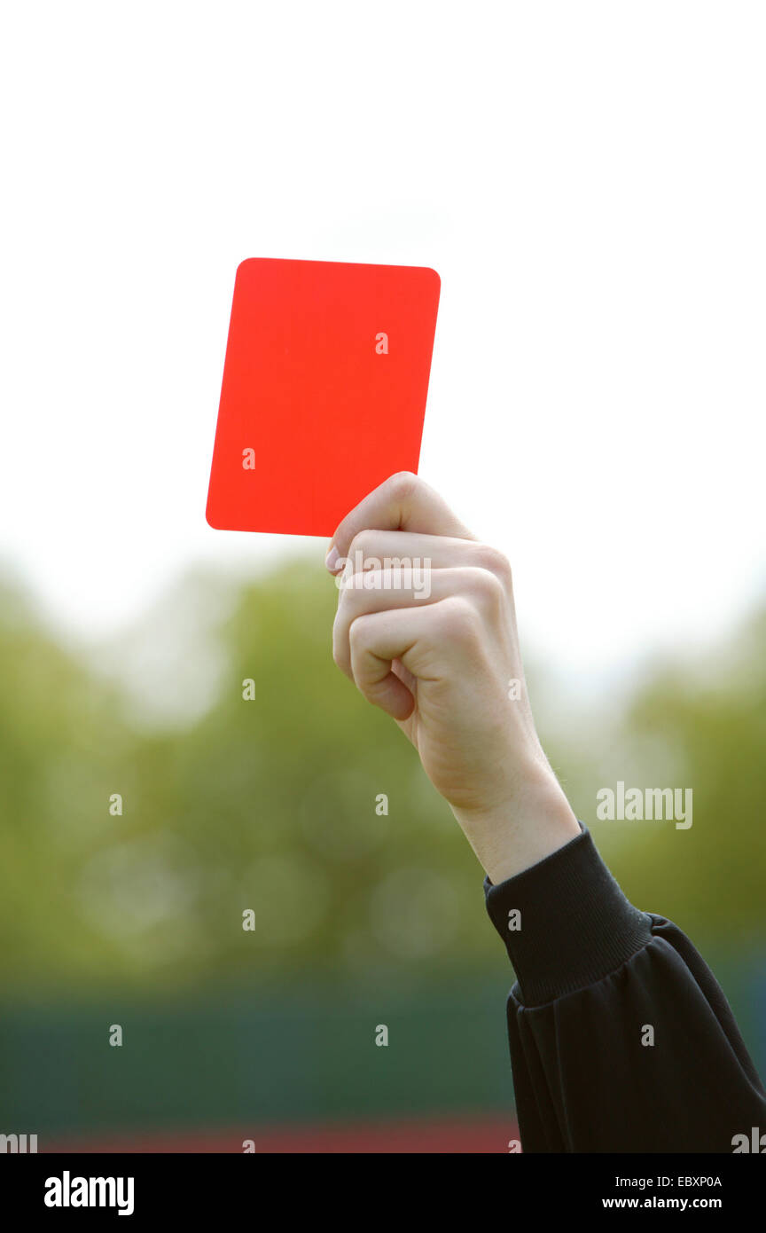 Fußball, Schiedsrichter die rote Karte zeigen Stockfoto