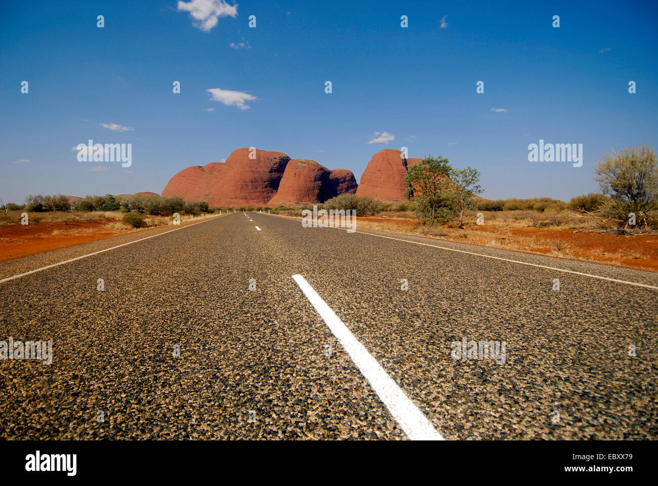 Straße am Mount Olgas, Ayers Rock, Australien, Uluru-Kata Tjuta National Park Stockfoto