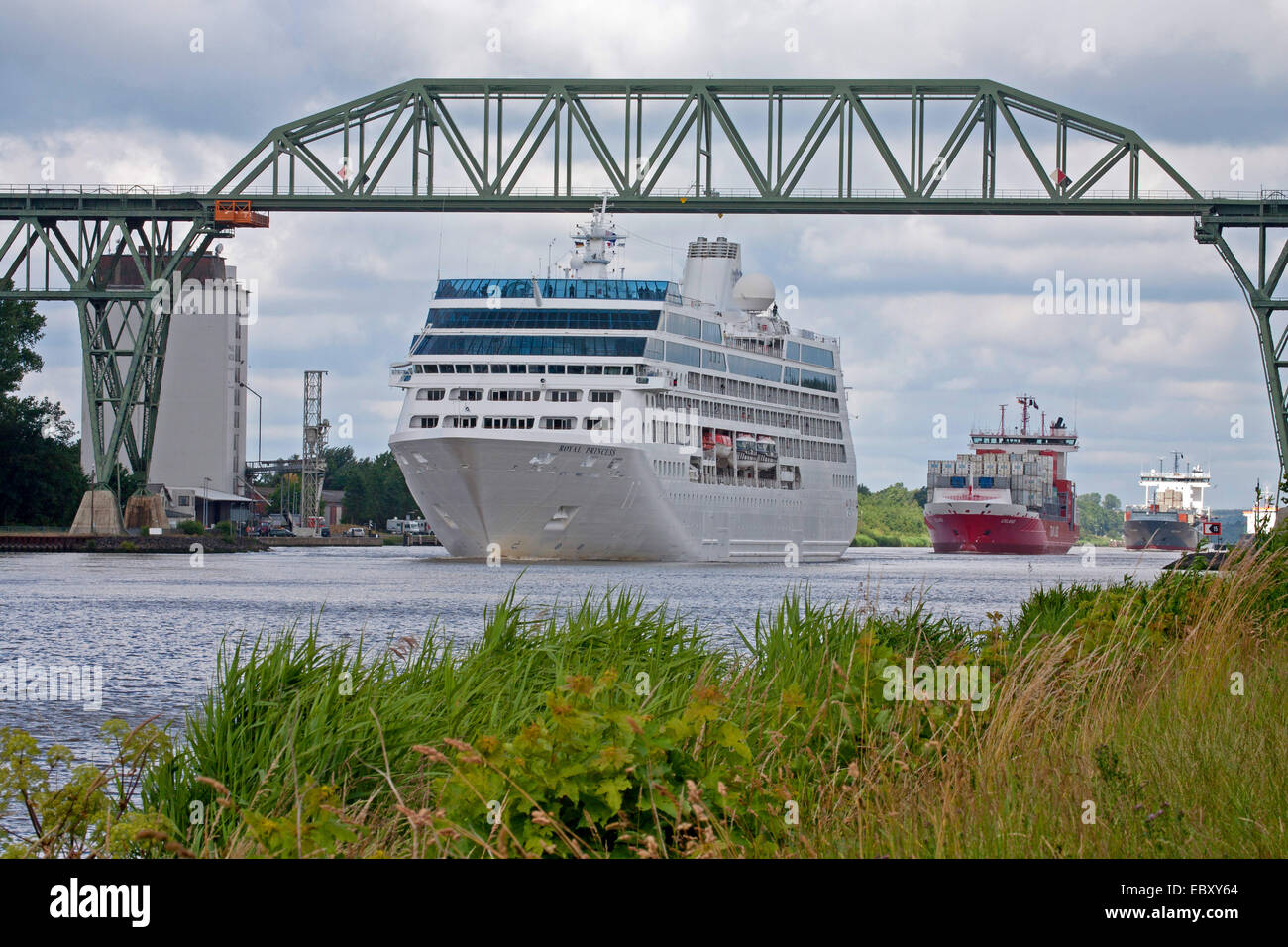 Kreuzfahrtschiff MV Royal Princess geht auf dem Nord-Ostsee-Kanal, Deutschland, Schleswig-Holstein Stockfoto