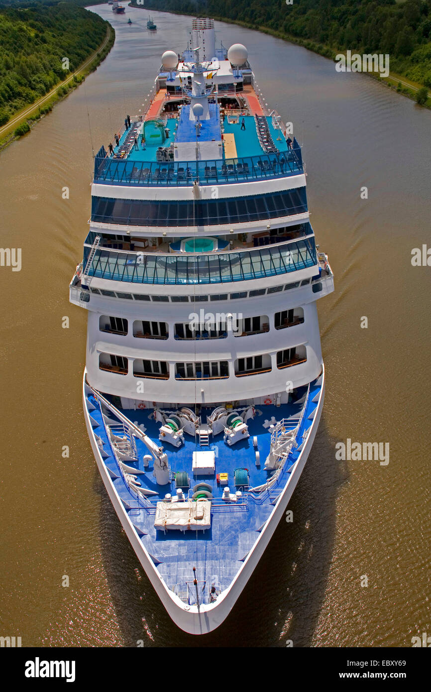 Kreuzfahrtschiff MV Royal Princess geht auf dem Nord-Ostsee-Kanal, Deutschland, Schleswig-Holstein Stockfoto