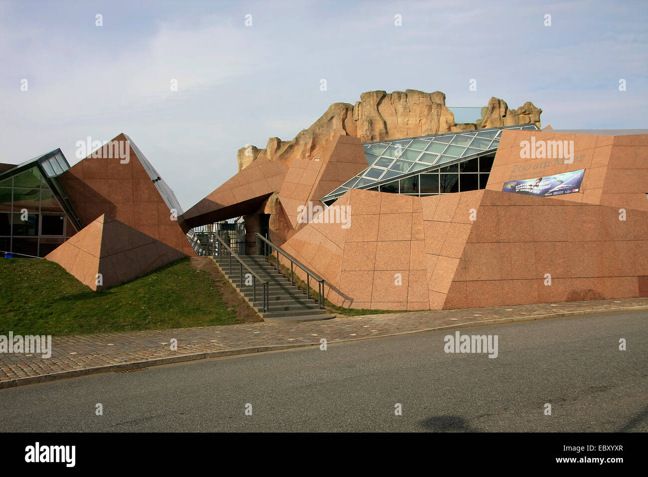 Meeres-Zoo mit Nordsee-Aquarium in Bremerhaven. Gibt es Eisbären, Robben, Pinguine, Basstölpel und viele andere Meerestiere. Das Aquarium hat ein total Wasservolumen von ca. 200.000 Liter. Foto: Klaus Nowottnick Datum: 7. März 2014 Stockfoto