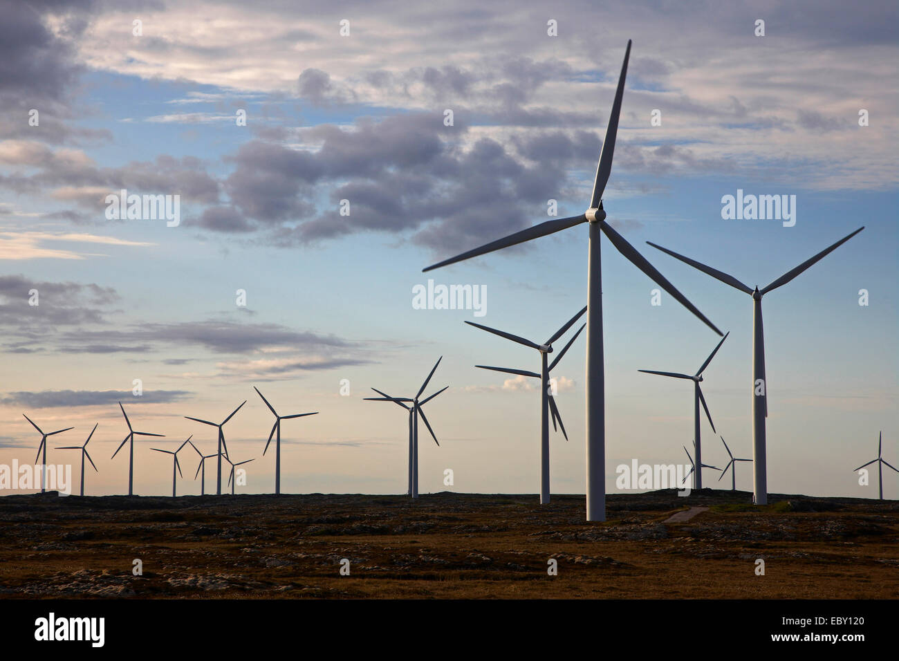 Windenergieanlage am Insel Smola, Norwegen, Tröndelag, Mittelnorwegen, Smola Stockfoto