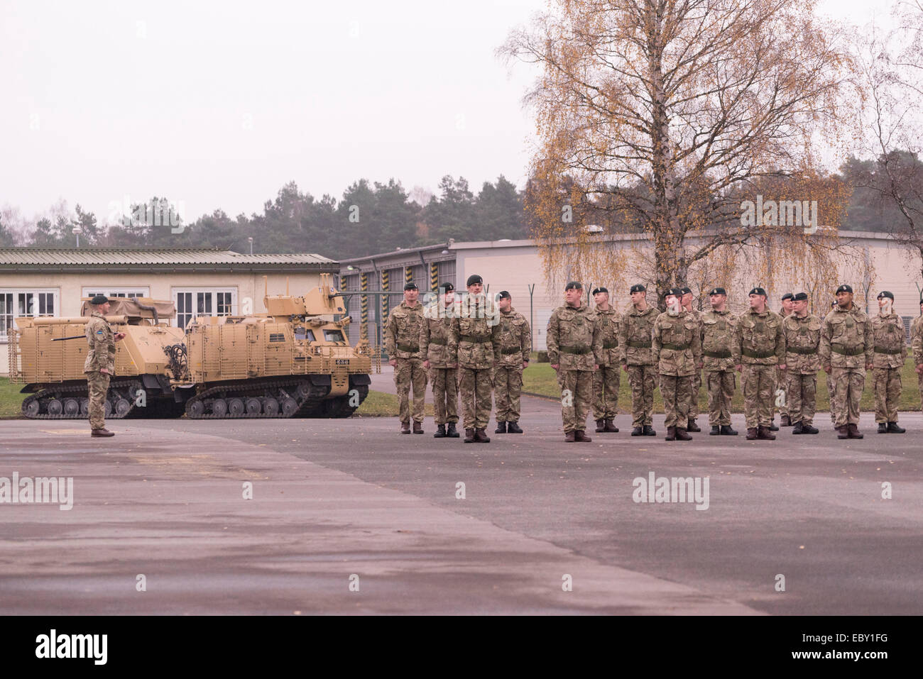 Soldaten der Royal Hussars der Königin in Athlone Kaserne in Paderborn