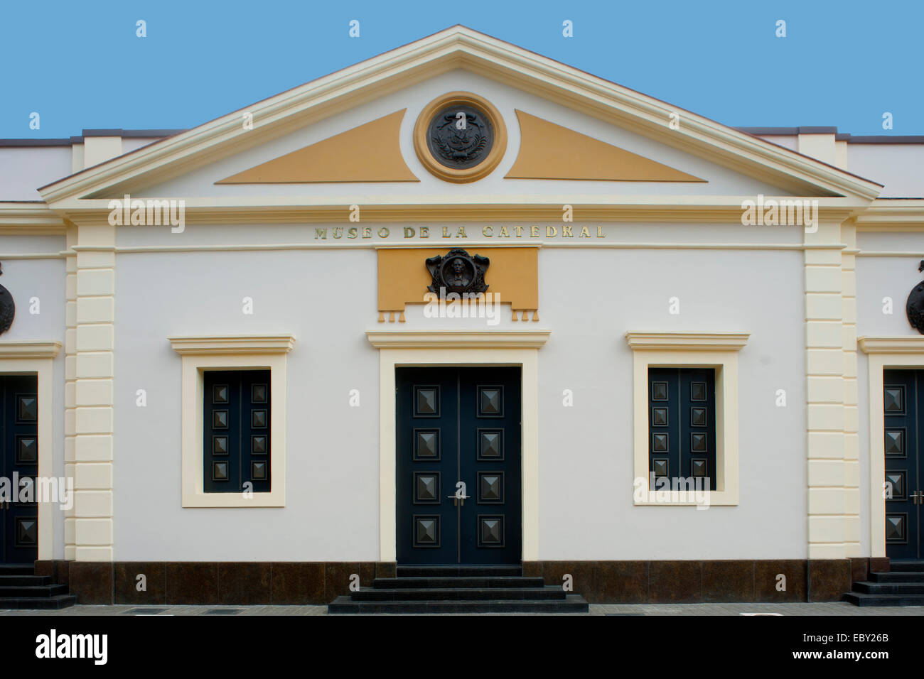 Dominikanische Republik, Santo Domingo, Zona Colonial, Zona Colonial, Parque Colon, Ostseite, Museo De La Catedral Stockfoto