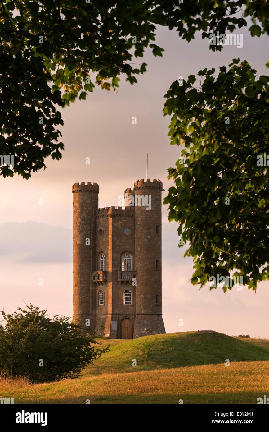 Broadway Tower, eines der bekanntesten Gebäude Cotswolds, Worcestershire, England. (Juli) im Sommer 2014. Stockfoto