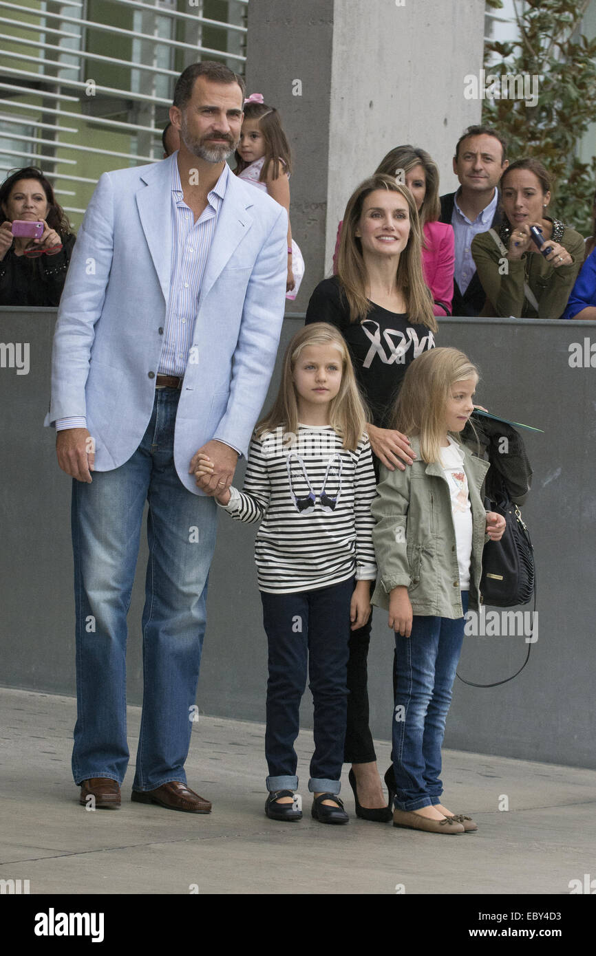 Foto von Kronprinz Felipe von Spanien und Prinzessin Letizia während einer Zeremonie in Madrid, Spanien. Der spanische Ministerpräsident kündigte auf einer Pressekonferenz am 2. Juni 2014 König Juan Carlos, die ich zur Abdankung zugunsten seines Sohnes Kronprinz Felipe beschlossen hat. Stockfoto