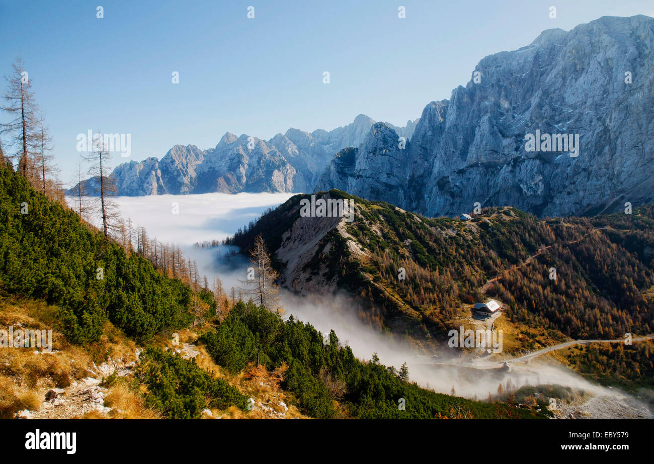 Wiev vom Mojtrovka Berg zum Vrsic und Kranjska GoraGebirge