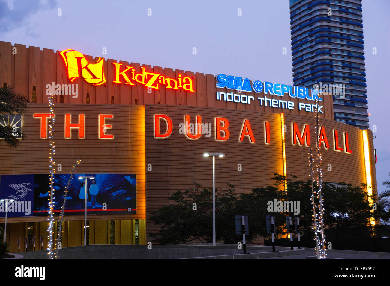 Dubai Mall, Nacht, außen Stockfoto