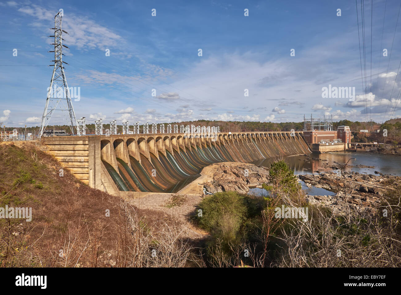 Staudamm und Kraftwerk am Lake Jordan in Alabama, USA. Stockfoto