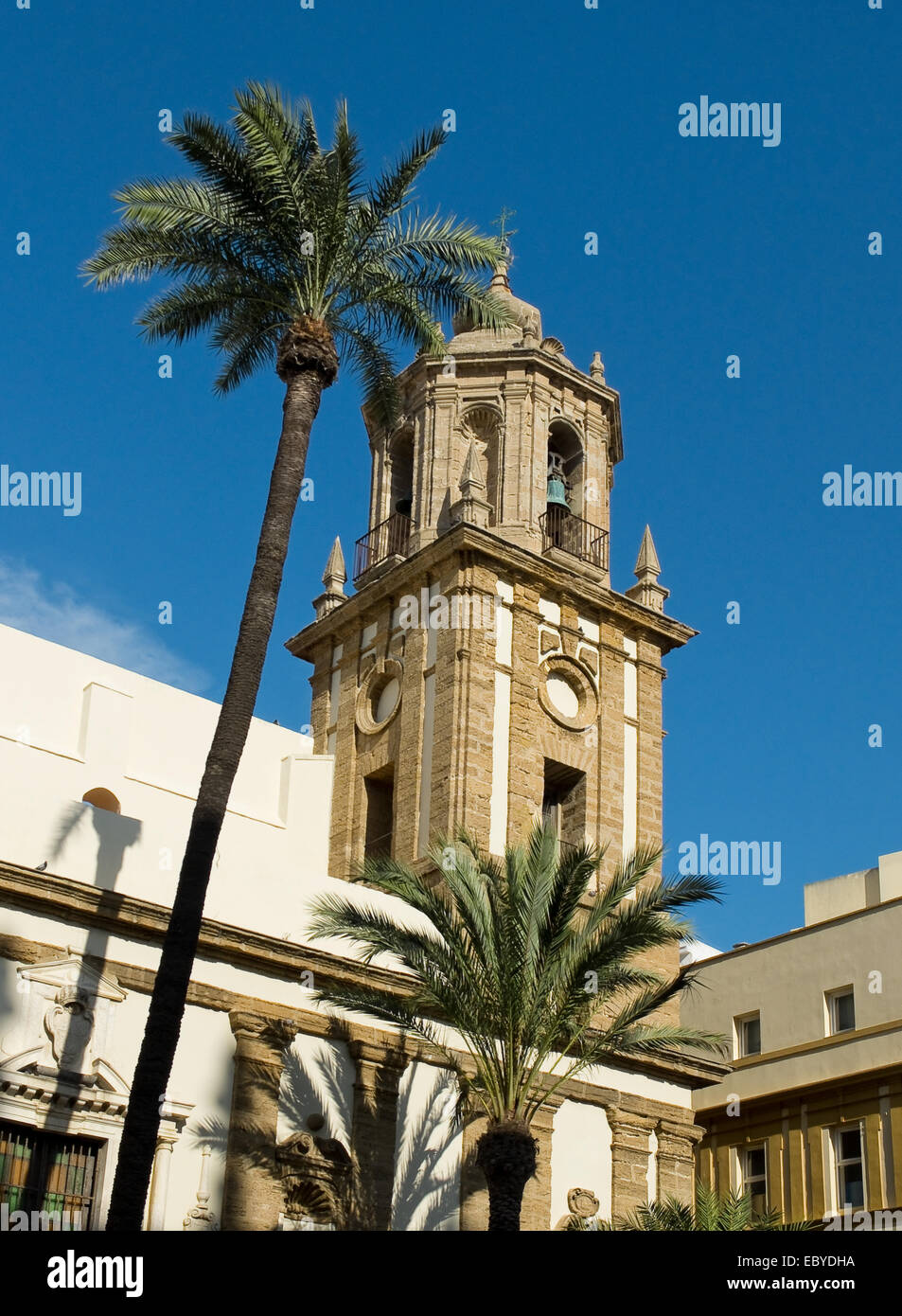 Iglesia de santiago iglesia Fotos und Bildmaterial in hoher Auflösung