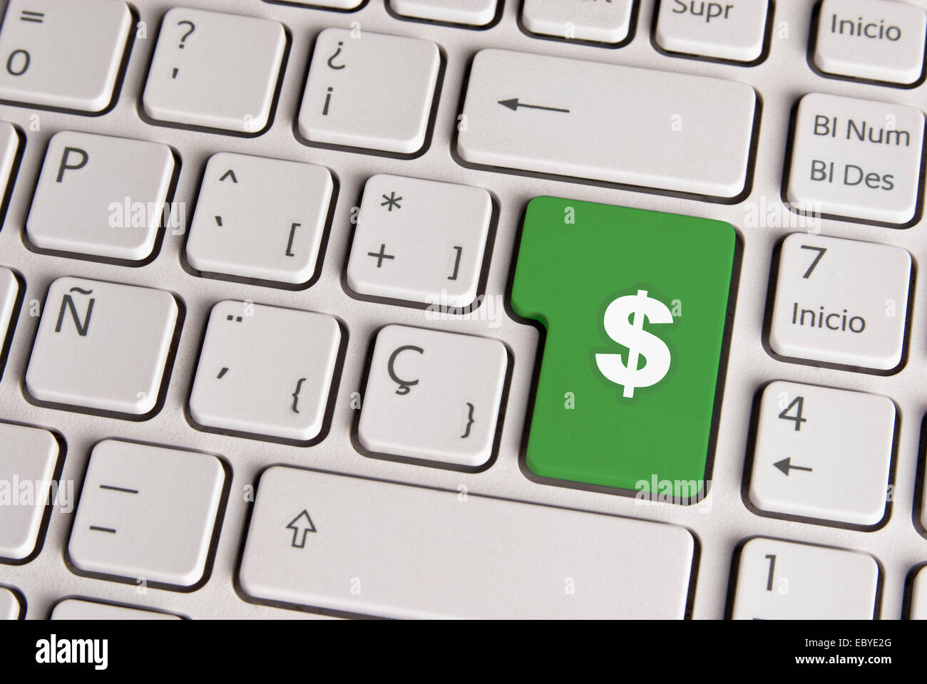 Spanische Tastatur mit Finanzen Geld Cash Symbol über Schaltfläche "grünen Hintergrund". Bild mit Beschneidungspfad für einfache Änderung der wichtigsten col Stockfoto