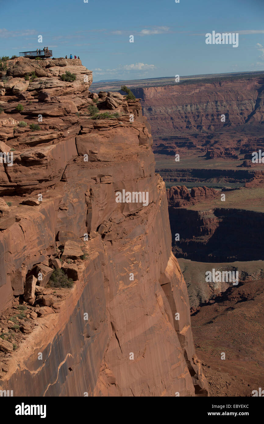 USA, Utah, Dead Horse State Park, Touristen auf die Aussichtsplattform (links) Stockfoto
