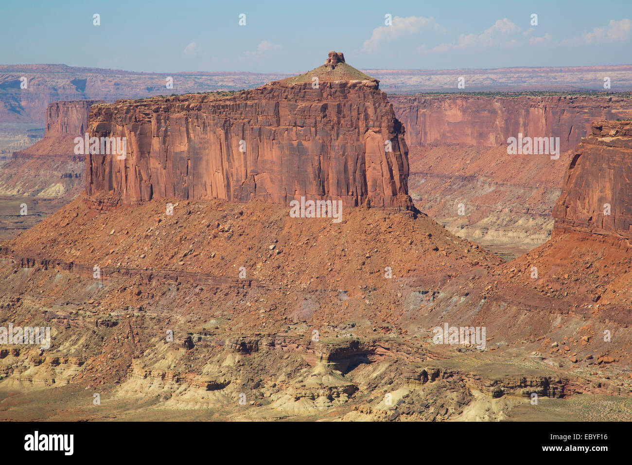 USA, Utah, Canyonlands National Park, Island in the Sky, Holeman Frühling Canyon Overlook Stockfoto