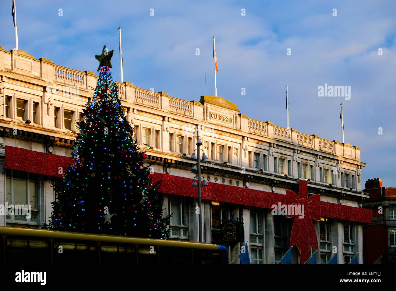 Clerys Kaufhaus in O' Connell Street dekoriert für Weihnachten Stockfoto