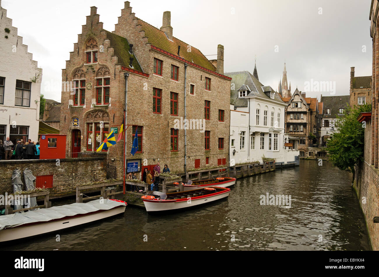 Brügge, Belgien - 25 Oktober: Häuser entlang der Grachten von Brügge oder Brügge, Belgien, am October25, 2013. Brügge ist häufig re Stockfoto