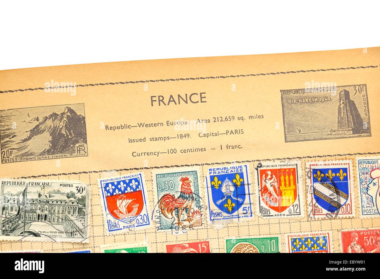 Eine alte vollständig illustrierte Briefmarken-Album mit Briefmarken aus Frankreich Stockfoto