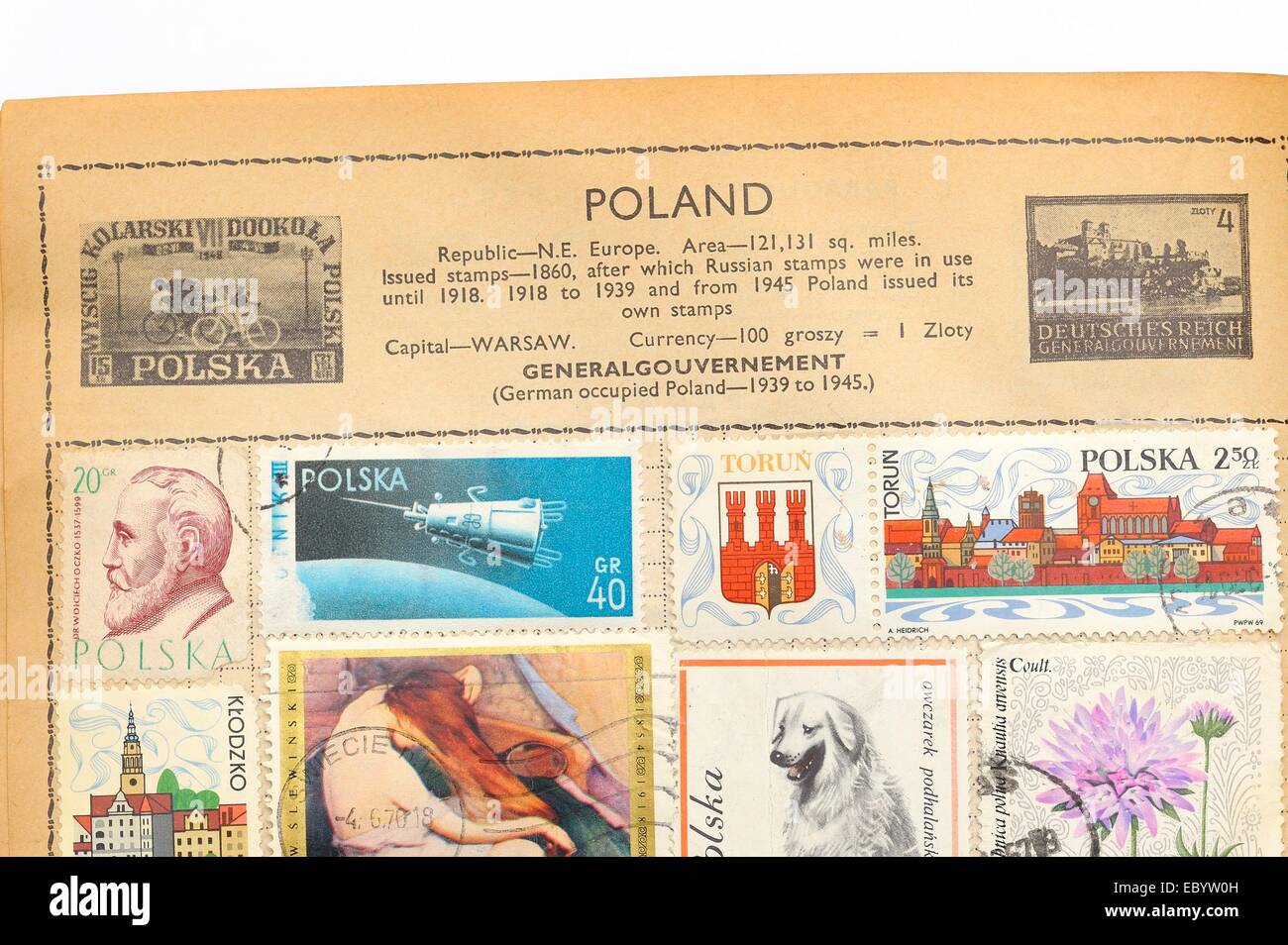 Eine alte vollständig illustrierte Briefmarken-Album mit Briefmarken aus Polen Stockfoto