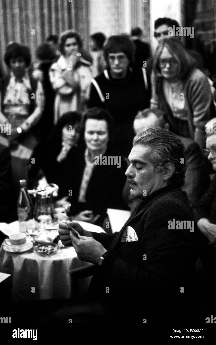 Omar Sharif Schauspieler spielt im Brücke-Wettbewerb. 1980 Stockfoto