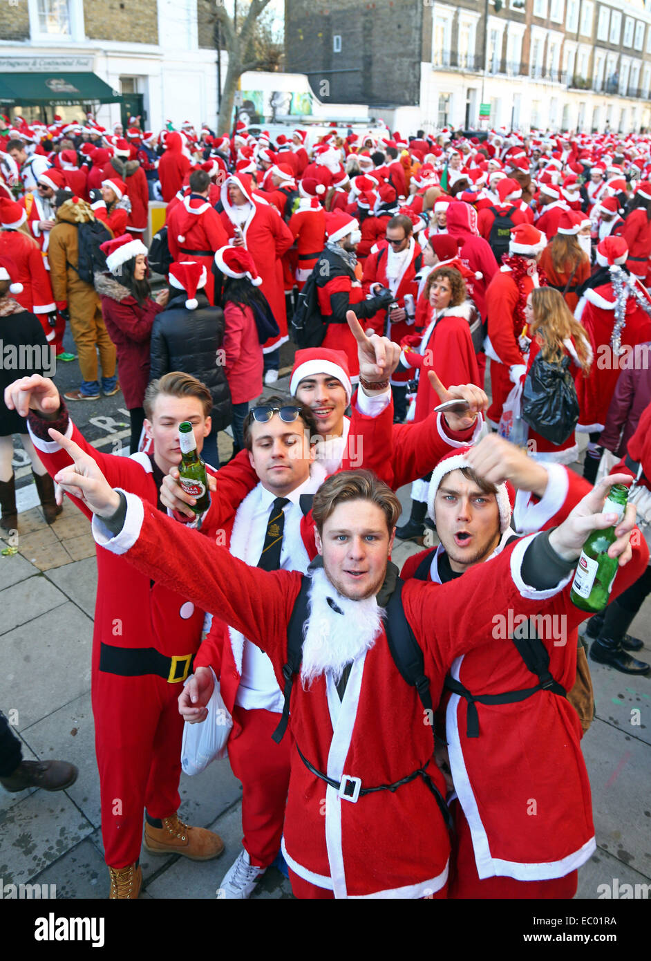 London, UK. 6. Dezember 2014. Teilnehmer verkleidet als Weihnachtsmann in 2014 London Santacon in den Straßen von Camden, London feiert seinen 20. Anniversdary diesem Jahr Credit: Paul Brown/Alamy Live News Stockfoto