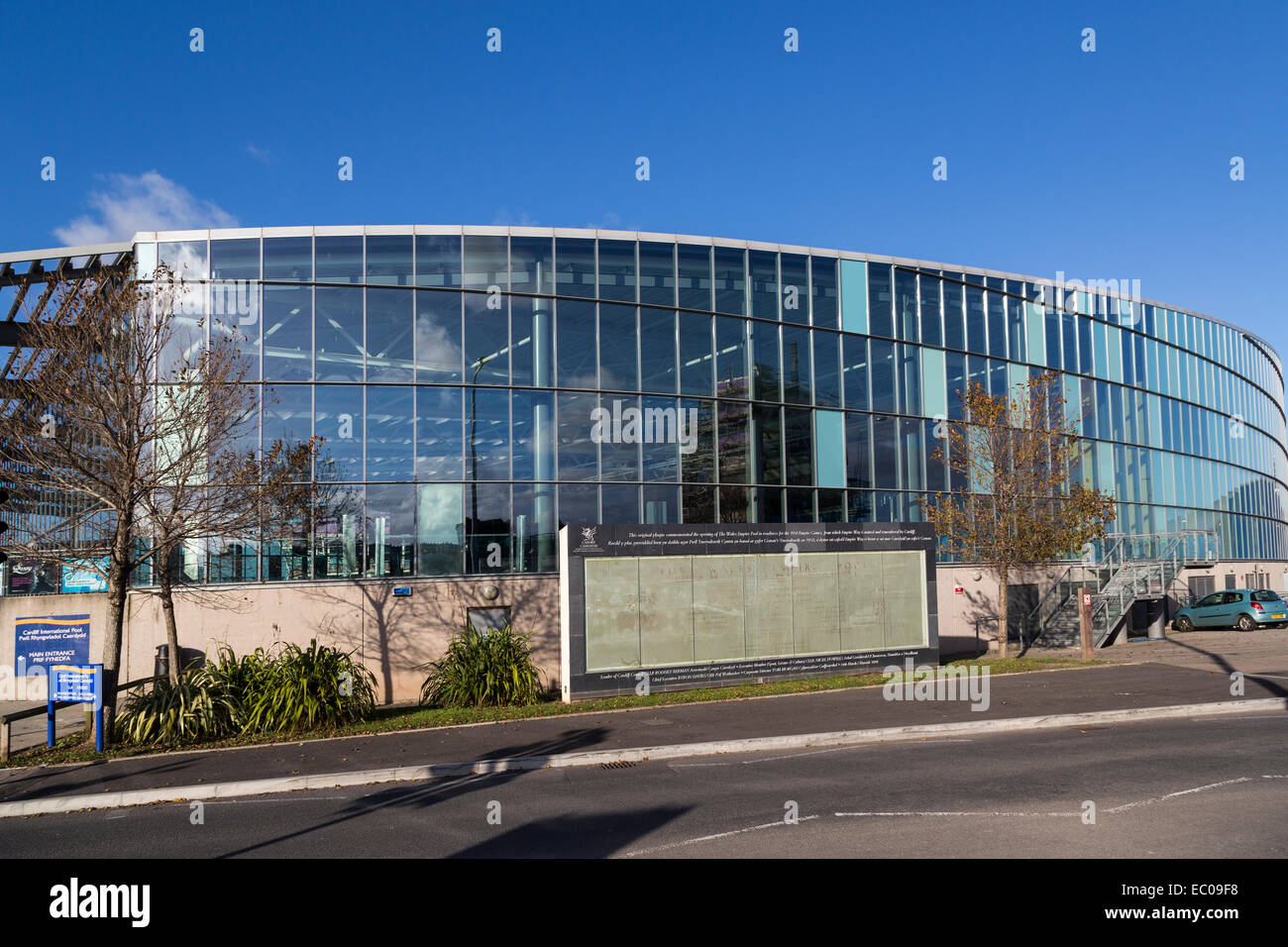 Cardiff International Pool und original Empire Pool Plaque, Bucht von Cardiff, Wales, UK Stockfoto