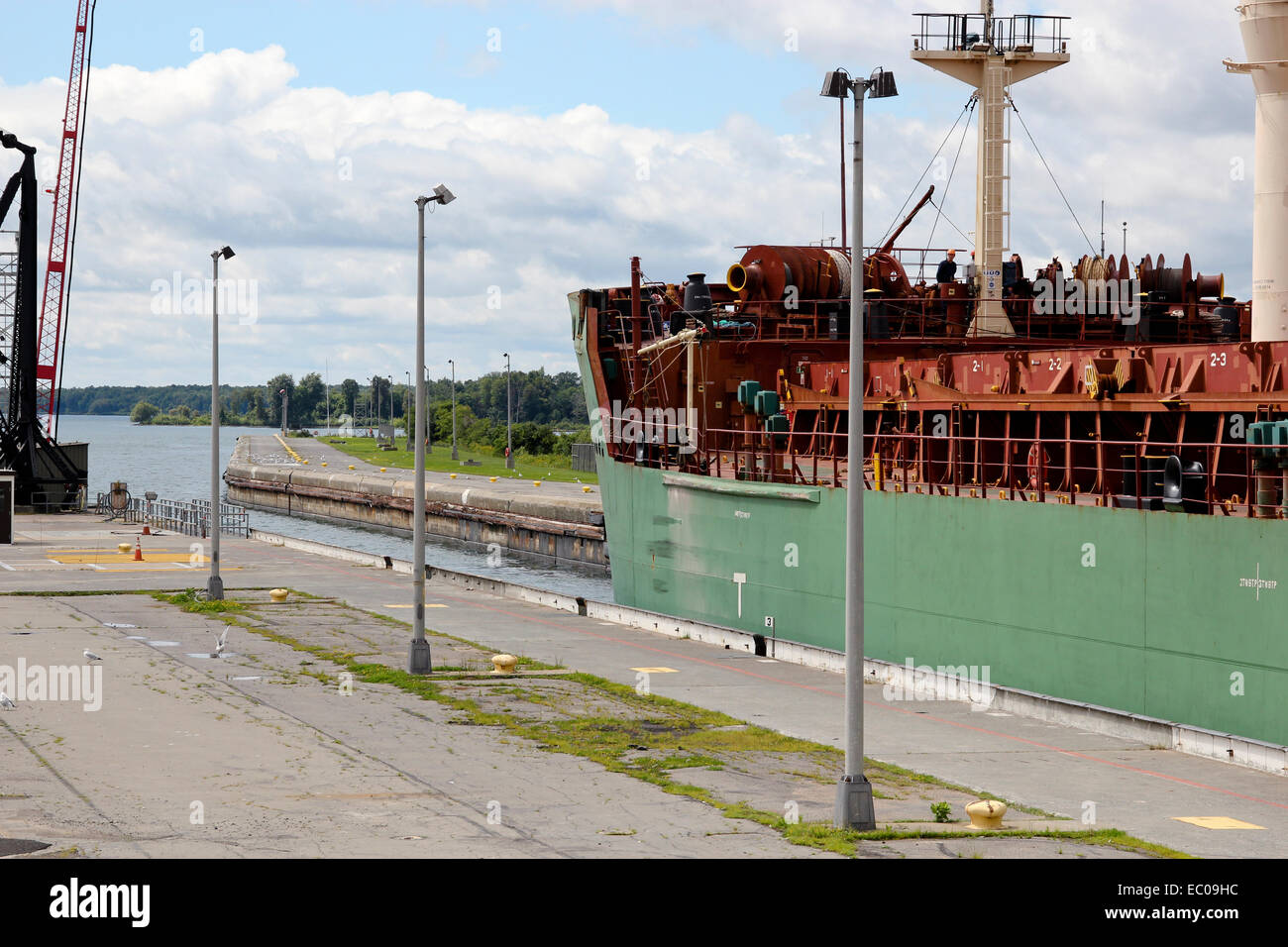 Backbordseite des Great Lakes Schiff in der Schleuse von Massena New York USA uns Amerika. Die Eisenhower sperrt. Stockfoto