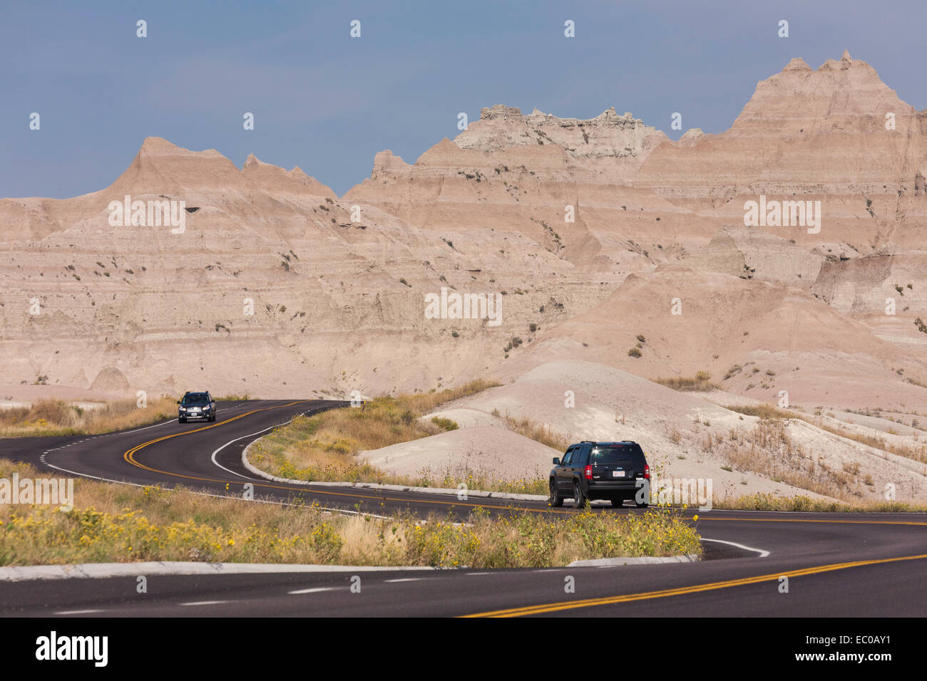 Straße in Badlands Nationalpark, SD, USA Stockfoto