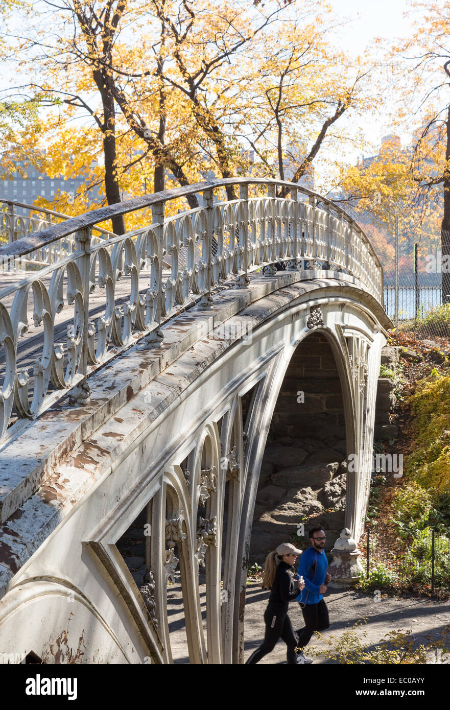 Gotische Brücke im Central Park, New York Stockfoto