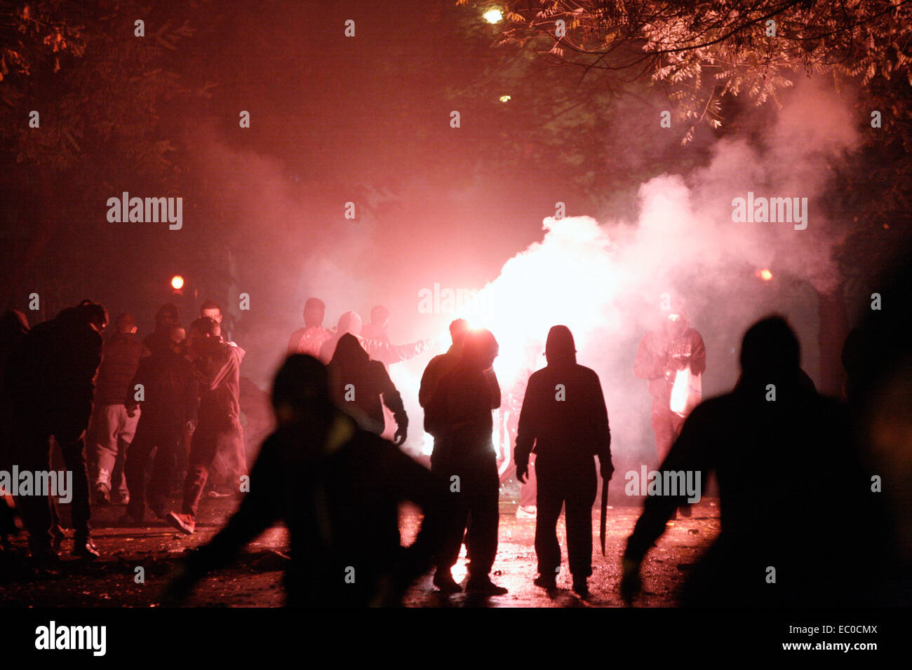 Athen, Griechenland. 6. Dezember 2014. Auseinandersetzungen am Ende einen Protestbrief an die sechs-Jahr-Jubiläum von den tödlichen Schüssen auf unbewaffnete Teenagers Alexis Grigoropoulos von einem Polizeibeamten in Athen Stadtteil Exarchia, Griechenland am 6. Dezember 2014 zu gedenken. Bildnachweis: Konstantinos Tsakalidis/Alamy Live-Nachrichten Stockfoto