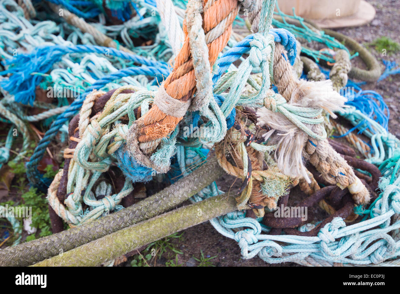 Hafen-Seile und Farben in Girvan, South Ayrshire Stockfoto