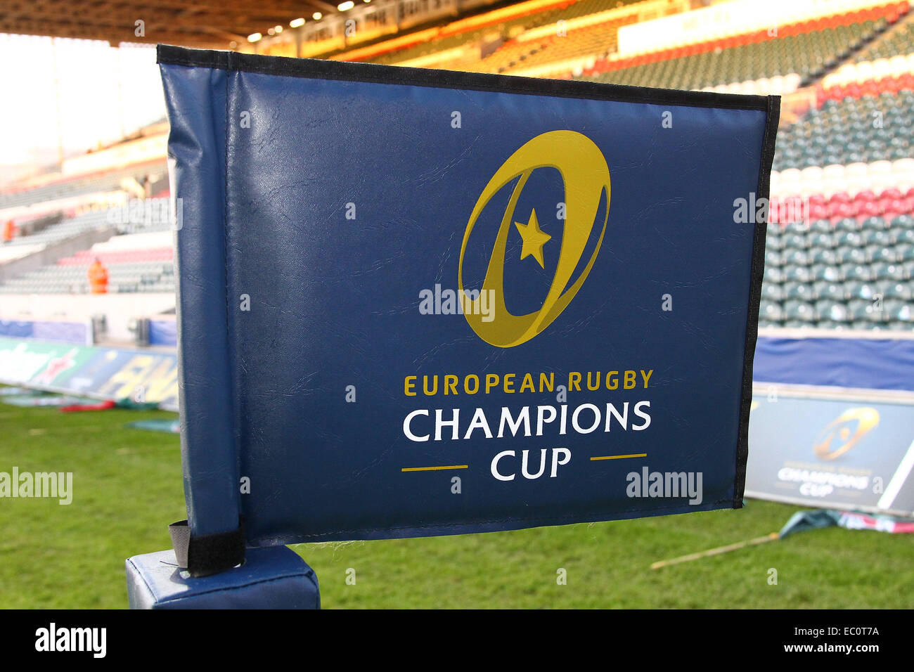 Leicester, UK. 7. Dezember 2014. Europäische Rugby Champions Cup. Leicester gegen Toulon. Welford Road in Weihnachten weihnachtlichem - Turnier Fahnen und Banner Credit: Action Plus Sport/Alamy Live News Stockfoto