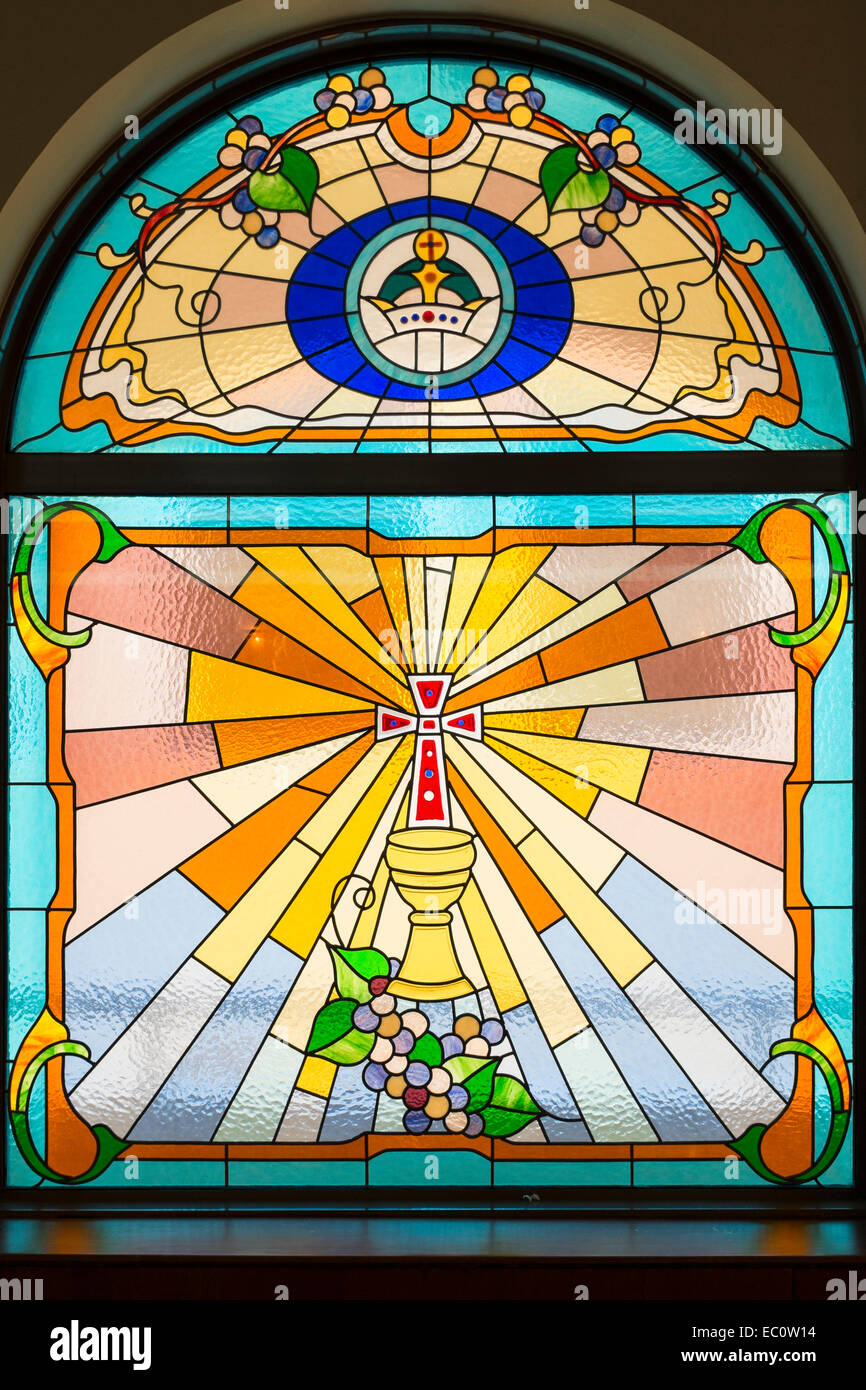 Glasfenster im Mor Ignatius Jacobite syrisch-orthodoxen Kirche in Jebel Ali in Dubai Vereinigte Arabische Emirate Stockfoto
