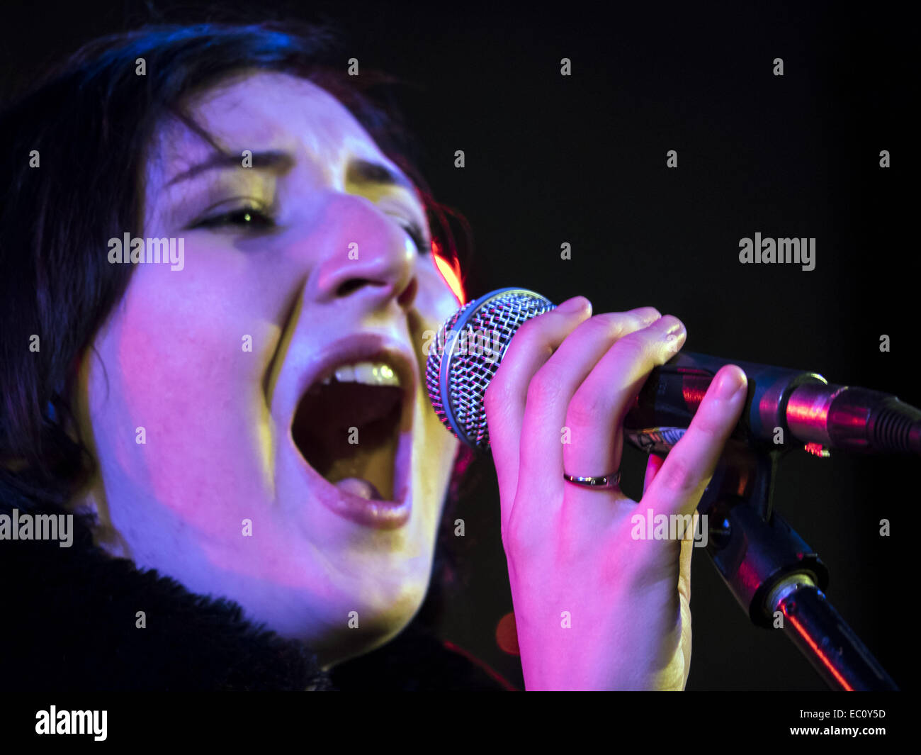 7. Dezember 2014 - Gruppe bekannt ukrainische '' Fata Morgana'' Proben vor dem Konzert. -Benefiz-Konzert in Erinnerung an Lennons "Give Peace a Chance'' fand in Sonntag, 7. Dezember 2014, Kiew, Ukraine statt. Musiker sind Geld, um Flüchtlinge und Soldaten kämpfen im Osten der Ukraine zu helfen erhöhen. © Igor Golovniov/ZUMA Draht/Alamy Live-Nachrichten Stockfoto