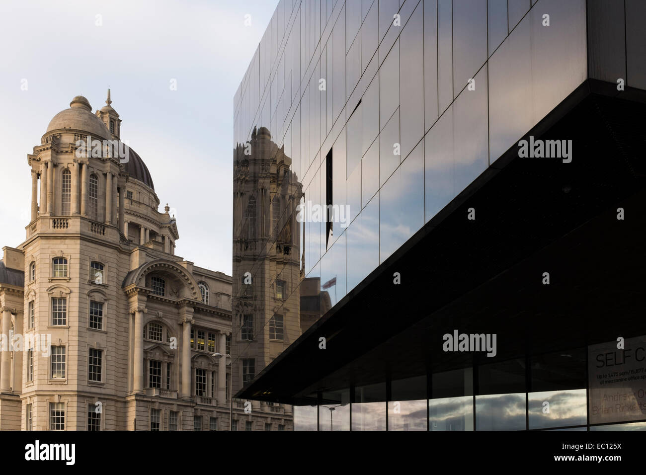 Architektur, die Auskleidung der Mersey Docks, Liverpool, England Stockfoto