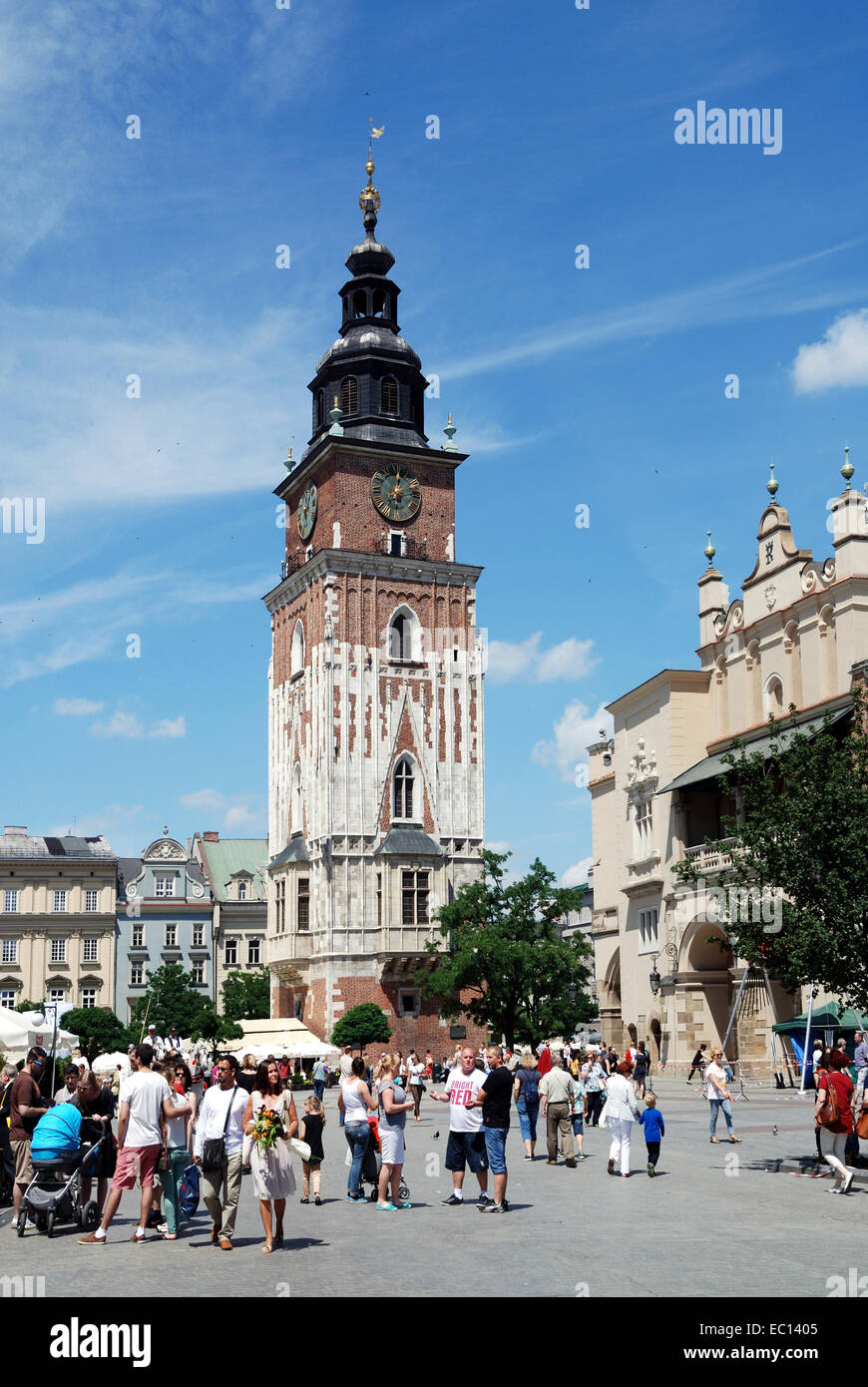 Rathausturm auf dem Marktplatz in Krakau in Polen. Stockfoto