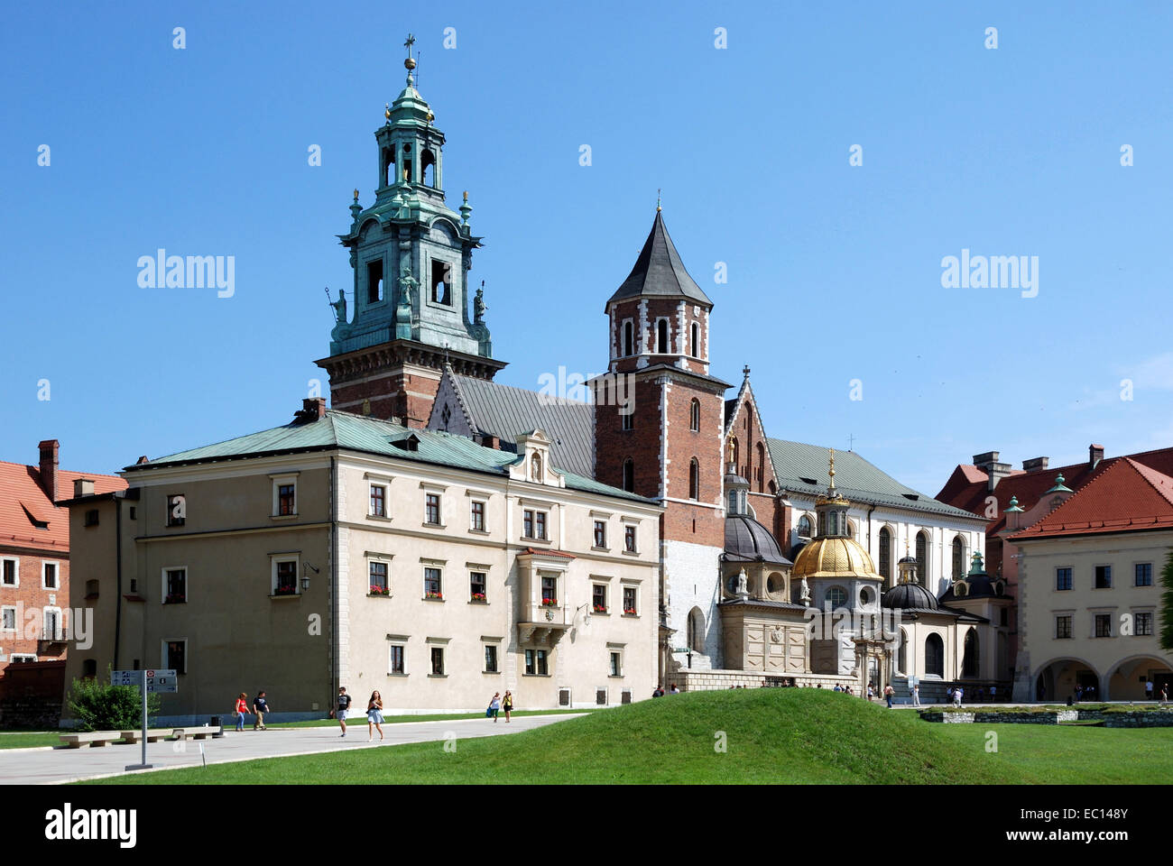 Kathedrale und die Kapelle als Teil des königlichen Schlosses in Wawel Hil von Krakau in Polen. Stockfoto