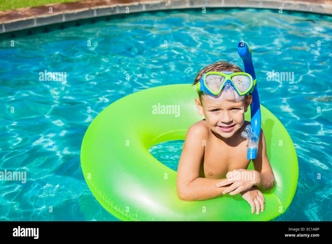 Pool Floß Stockfotos Und Bilder Kaufen Alamy 