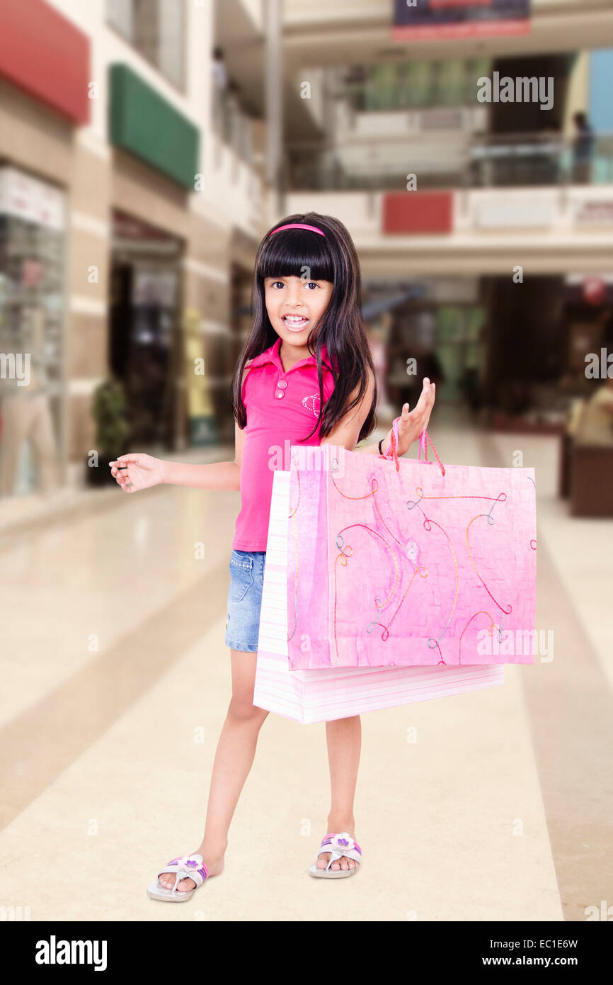 indische schöne Kind einkaufen Stockfoto