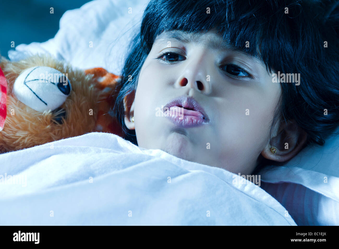 indische schöne Kind schlafen Stockfoto