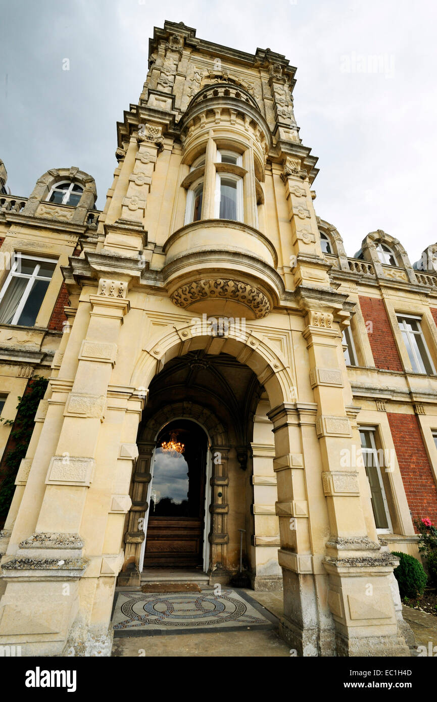 Somerleyton Hall, Fassade, in der Nähe von Great Yarmouth, Suffolk, eines der besten Beispiele für eine archetypische Tudor-jakobinischen Herrenhaus – Stockfoto