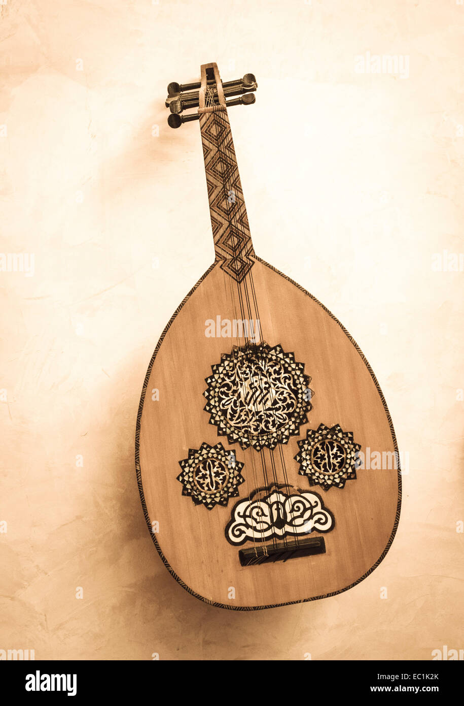 Oud instrument Fotos und Bildmaterial in hoher Auflösung Alamy