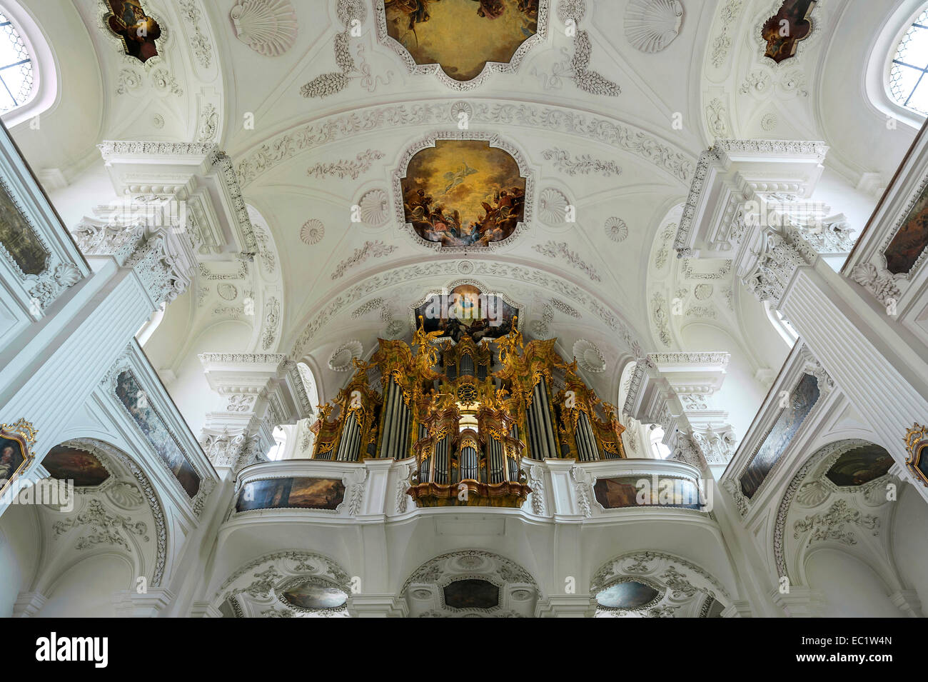 Orgelempore, Klosterkirche Irsee Abbey, Irsee, Bayern, Deutschland Stockfoto
