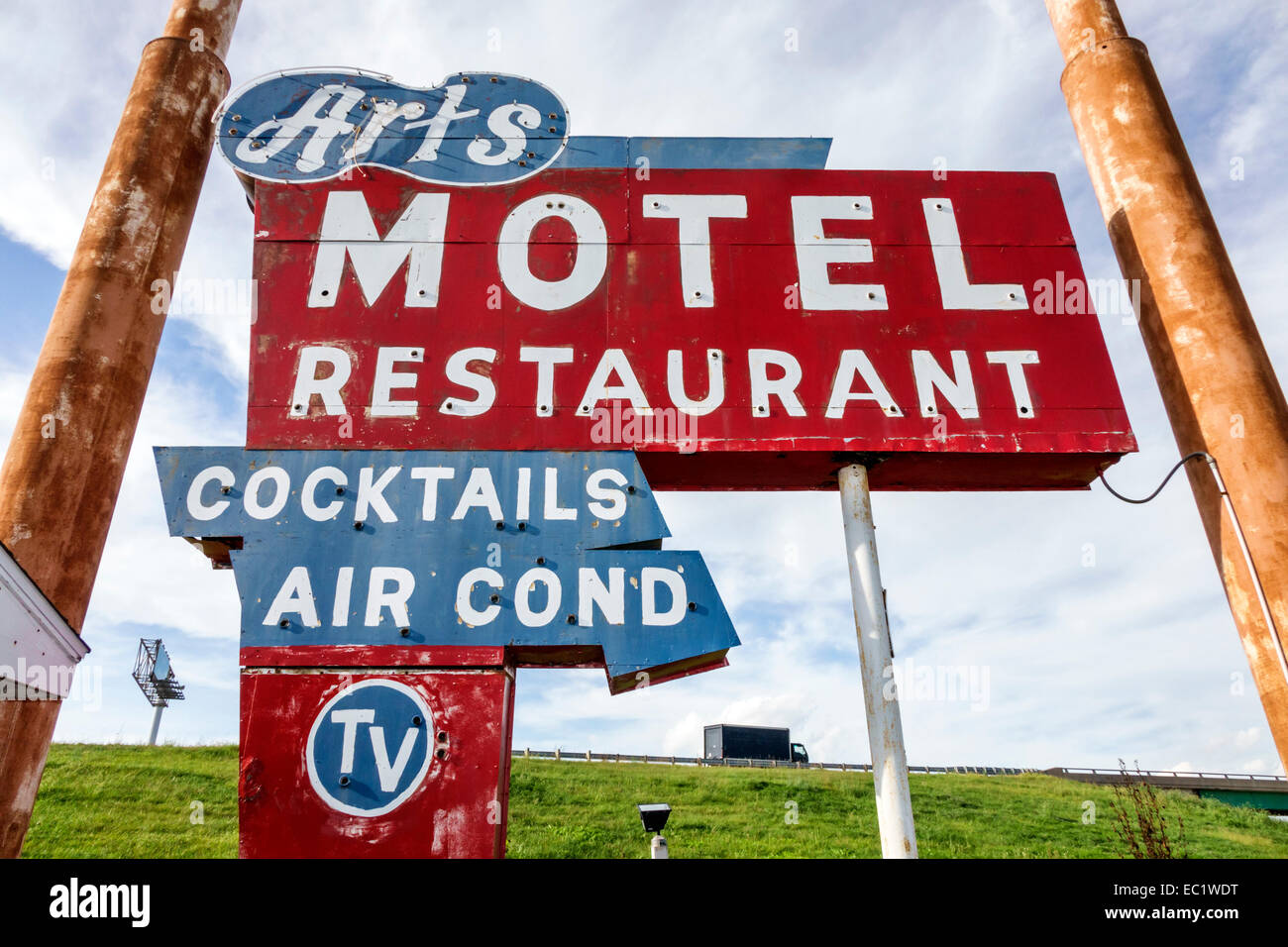 Illinois Farmersville, historische Autobahn Route 66, Motelschild, alt, Arts Art's Motel, Restaurant Restaurants Essen Essen Café Cafés, Neon, IL140902098 Stockfoto