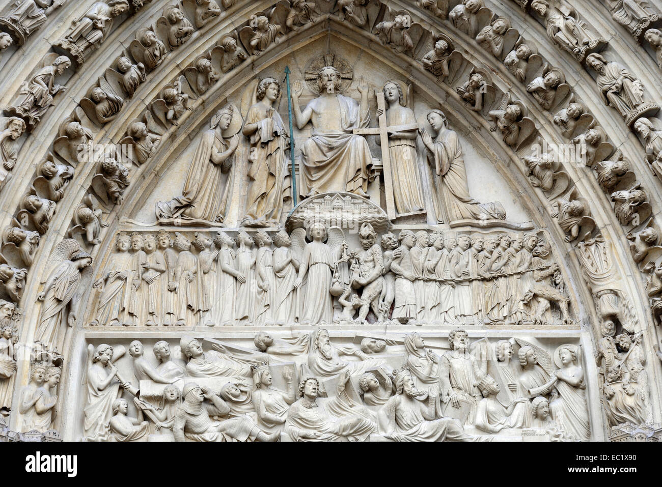 Jüngste Gericht, Detail des gotischen Hauptportals, Notre Dame de Paris, Paris, Frankreich Stockfoto