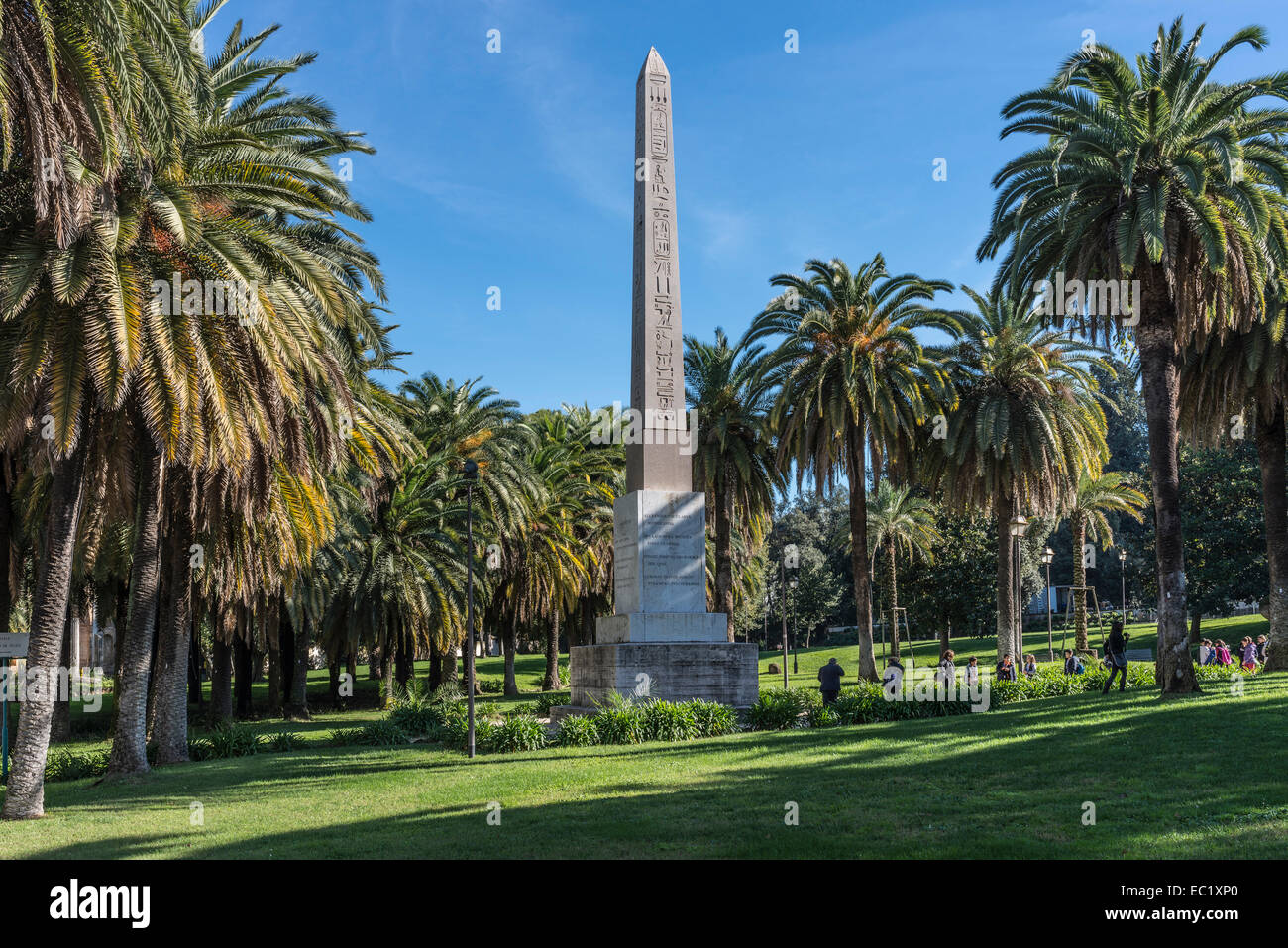 Ägyptischer Obelisk, Replik, Park der Villa Torlonia, einst Residenz von Mussolini, heute ein Museum und öffentlichen Park Nomentano Stockfoto